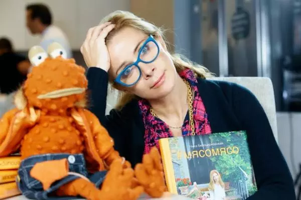 Ника Белоцерковская со своей кулинарной книгой «#мясомясо»