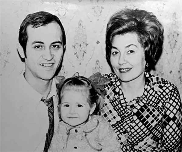 Василиса Володина с родителями
