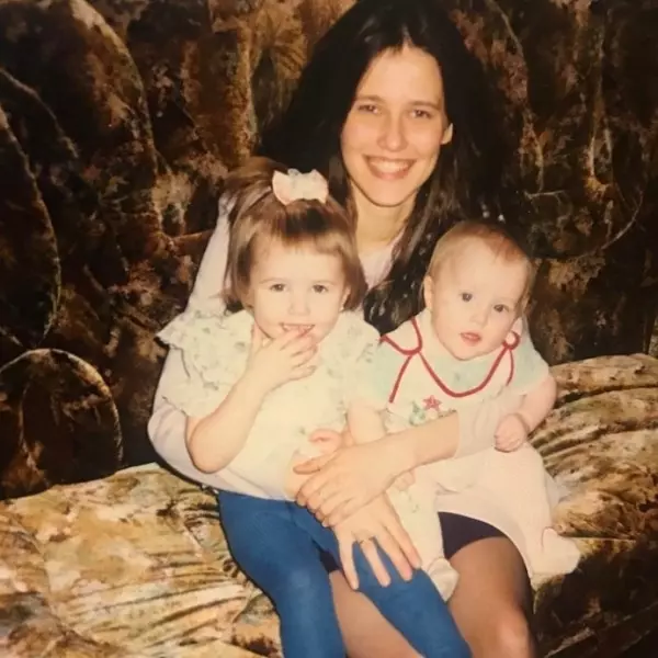 Анастасия Решетова с сестрой и мамой