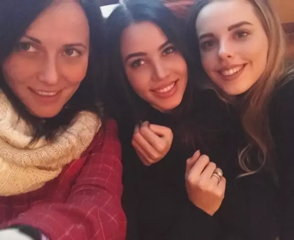 Анастасия Решетова с сестрой и мамой