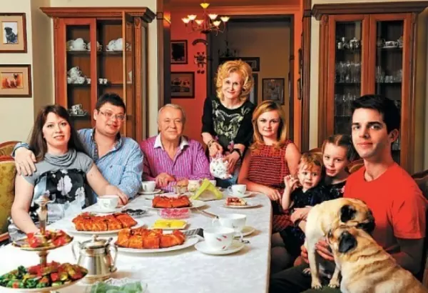 Большая семья Дарьи Донцовой
