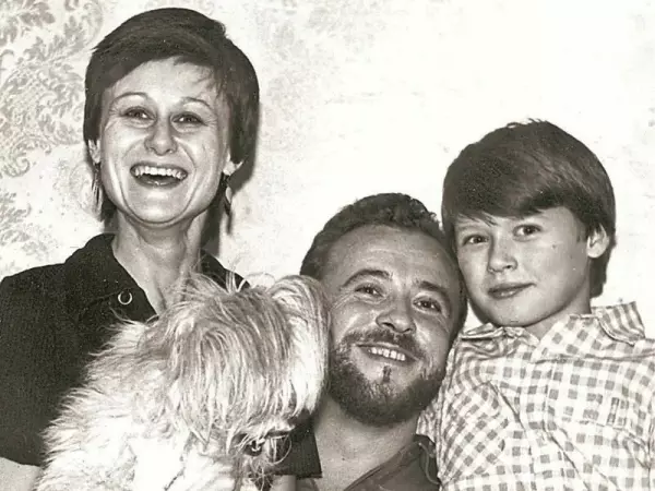 Дарья Донцова с первым мужем и сыном Аркадием