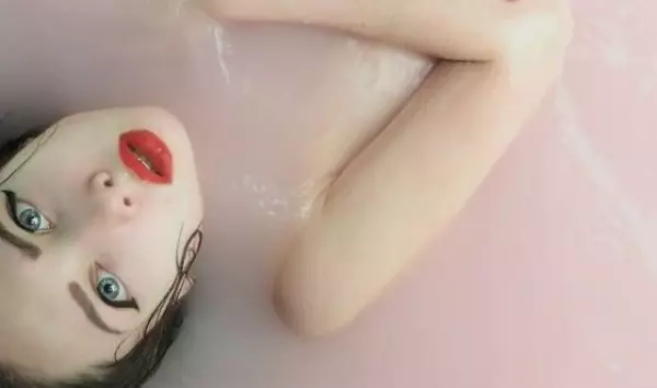 Елена Шейдлина в ванне