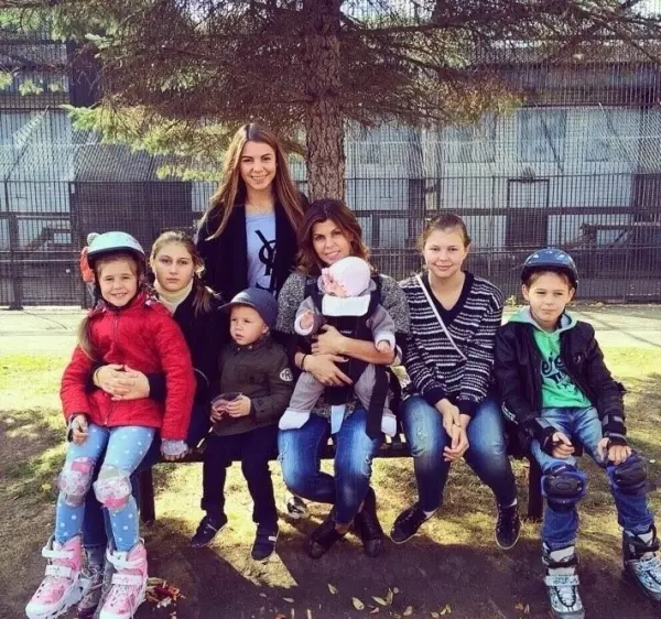 Евгения Уваркина с детьми