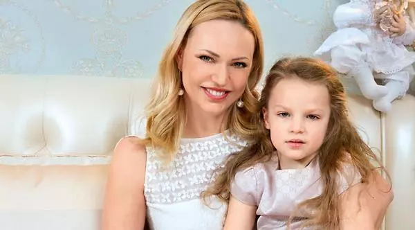 Алла Довлатова и ее дочь Саша