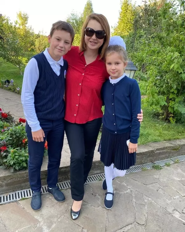 Ирина Слуцкая с дочкой и сыном