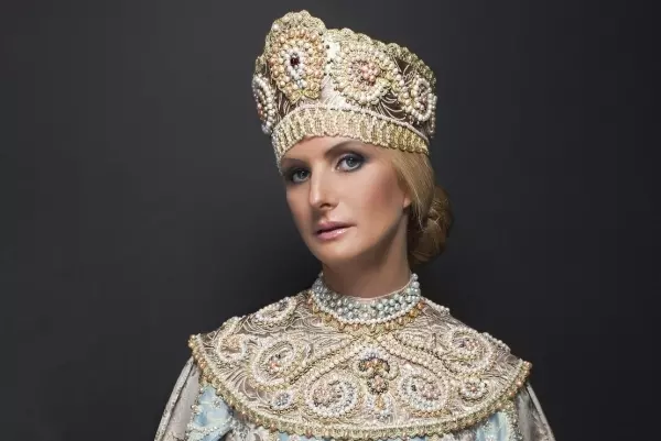 Ирина Волина часто носит национальные русские костюмы