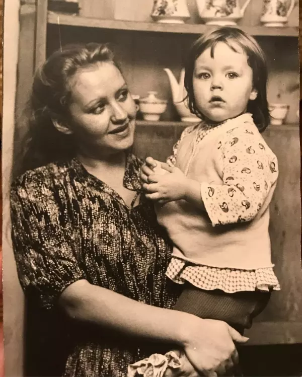 Маленькая Ульяна Сергеенко с мамой